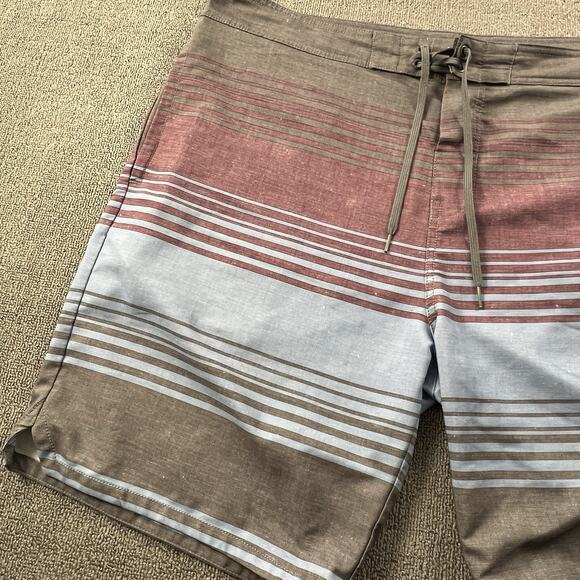 Travis Mathew Shorts Adult Size 42 Striped Boardshorts Active Casual Men's - Picture 7 of 14